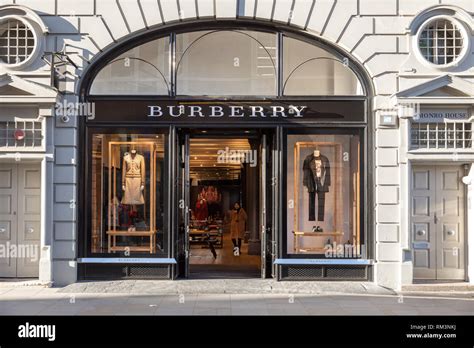 cerco negozio a lignano che vende burberry|Magasins avec BURBERRY à Lignano Sabbiadoro et environs.